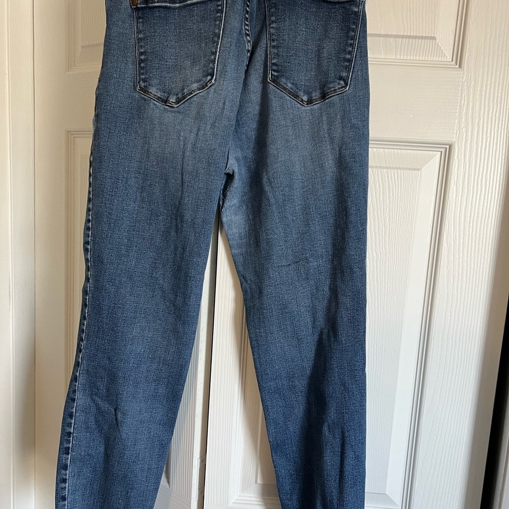 Judy Blue slim fit with light distressing